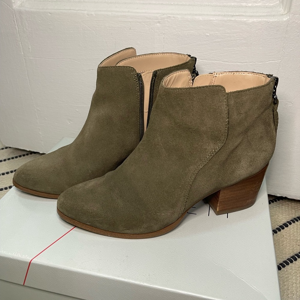 Olive Sole Society Boots sz 5.5